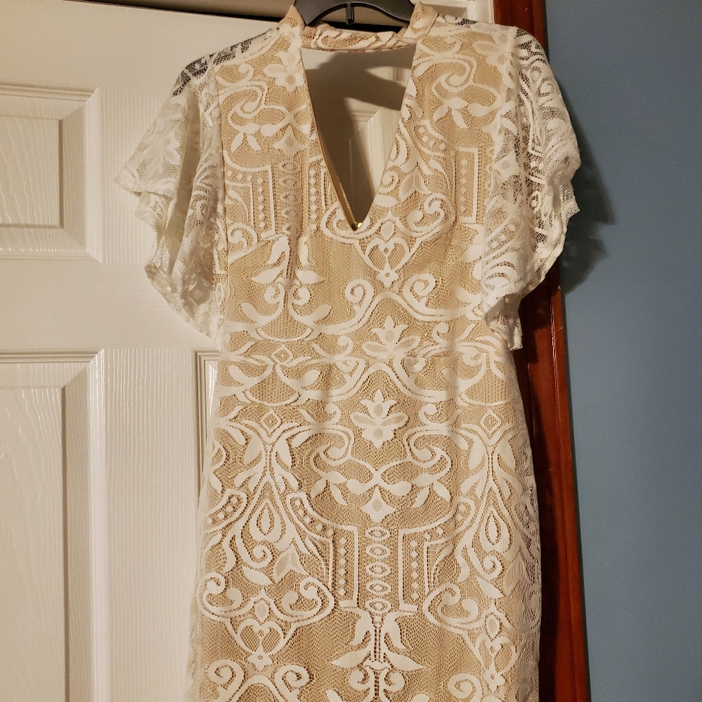 Juniors Ivory lace dress
